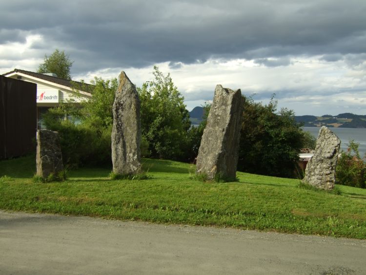 Click for full size image of Børsa Standing Stones (PID:53019) Børsa Standing Stones