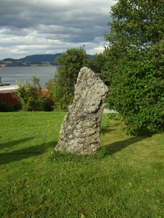 Click for full size image of Børsa Standing Stones (PID:53024) Børsa Standing Stones