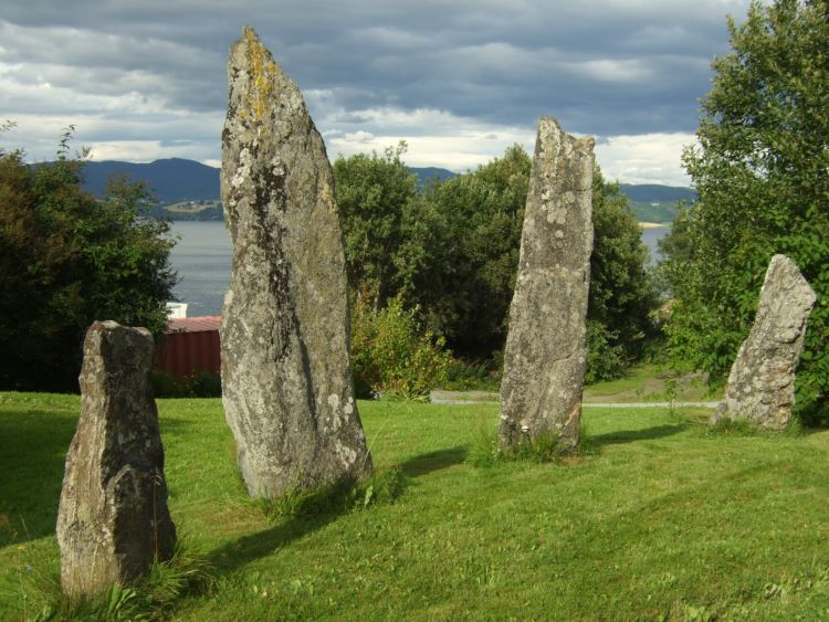 Click for full size image of Børsa Standing Stones (PID:53025) Børsa Standing Stones