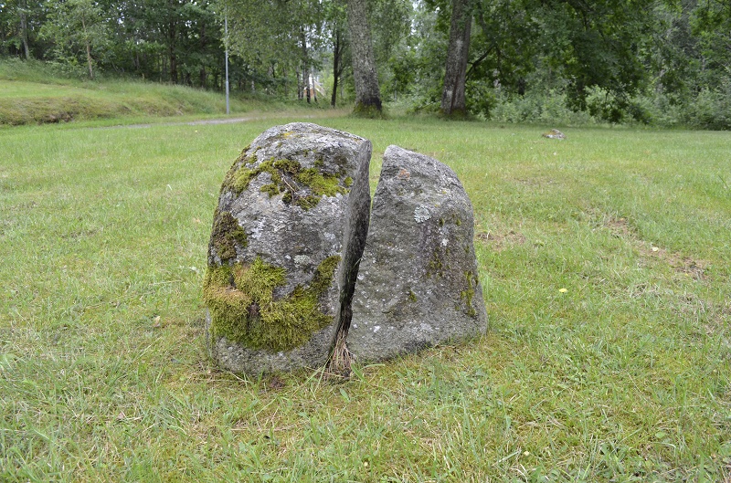 Click for full size image of Vårvik Domarringar (PID:153014) Vårvik Domarringar