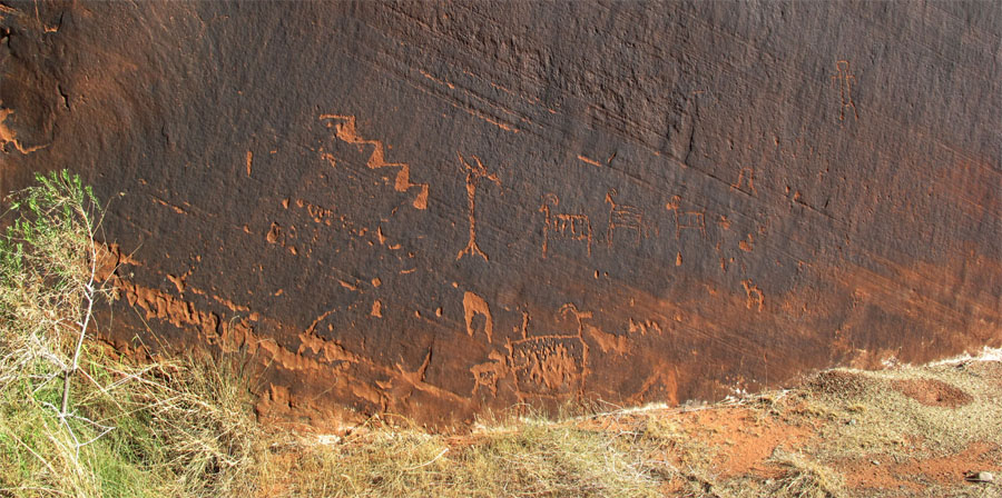 Click for full size image of Glen Canyon - Descending Sheep Panel Petroglyph Site (PID:98833) Glen Canyon - Descending Sheep Panel Petroglyph Site
