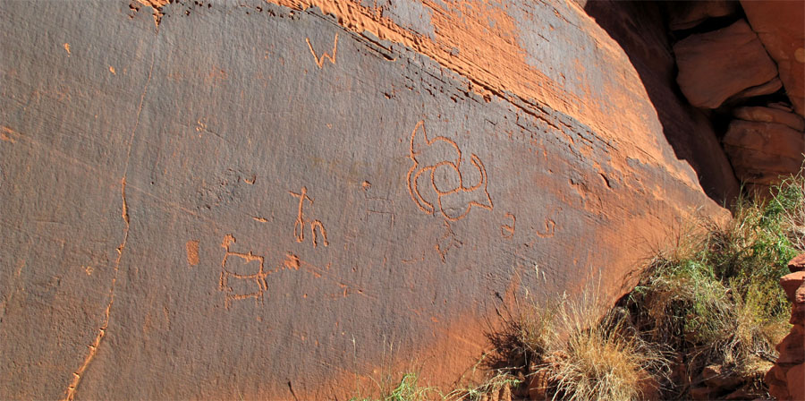 Click for full size image of Glen Canyon - Descending Sheep Panel Petroglyph Site (PID:98836) Glen Canyon - Descending Sheep Panel Petroglyph Site