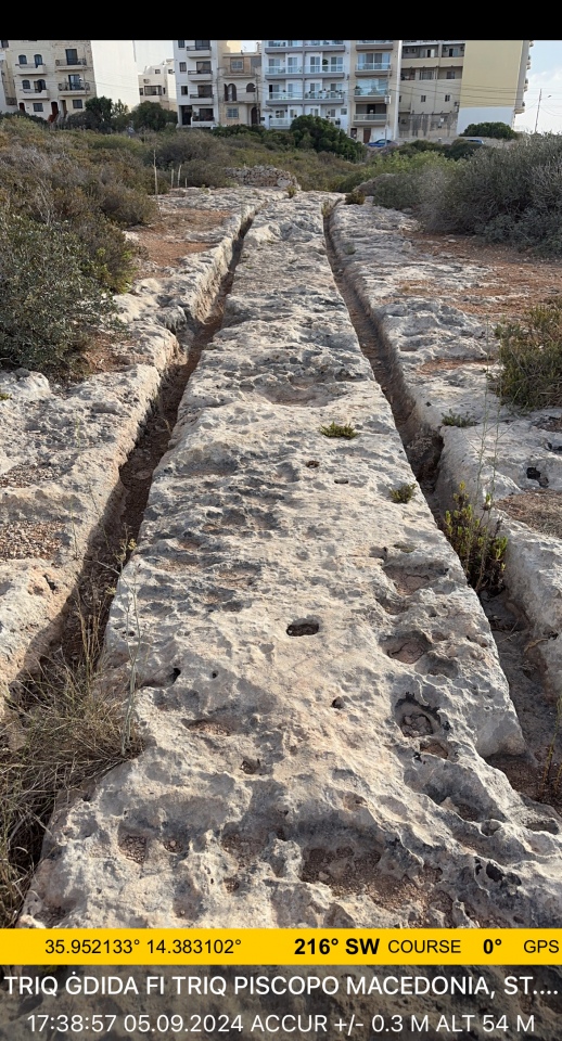 Click for full size image of Tal-Mensija Cart Tracks San Gwann (PID:276792) Tal-Mensija Cart Tracks San Gwann