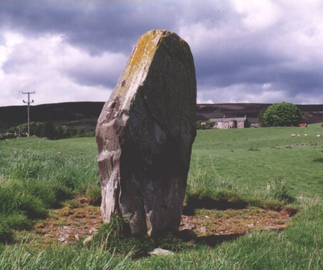 These stones are a bit off the beaten track.  Knowehead of Auldallan Farm is north of Pitmudie on the B951 . Find Pitmudie and turn north on the Balintore road (un-numbered).  Drive up past the ruined Balintore Castle ( a real Brigadoon affair! ) and about 1/2 km along to the east is Knowehead of Auldallan Farm.  Ask permission (readily granted when I called) and head down the fields, negotiating 