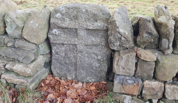 Click for full size image of Craigmailing Boundary Marker (Torphichen) (PID:193408) Craigmailing Boundary Marker (Torphichen)