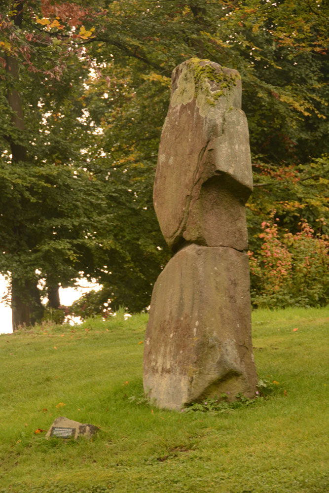 Click for full size image of Pathfoot Stone (PID:172070) Pathfoot Stone