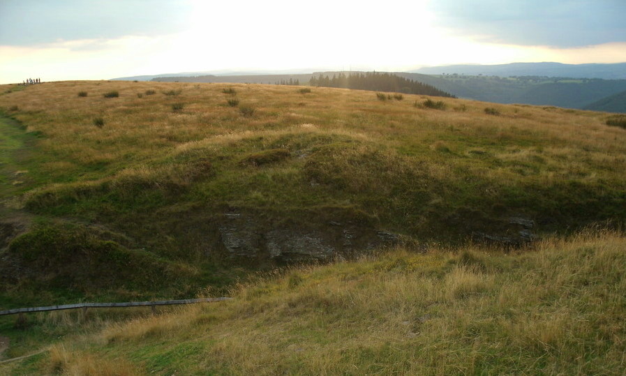 Click for full size image of Twm Barlwm Round Cairn (PID:137955) Twm Barlwm Round Cairn