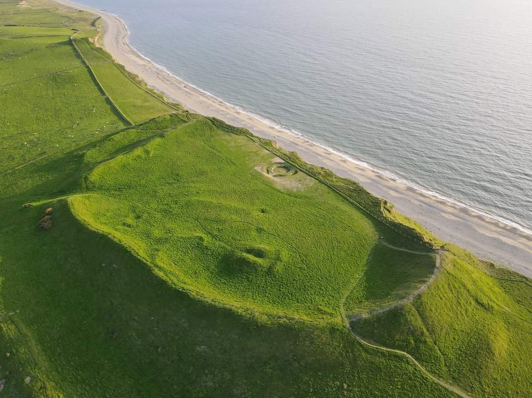 Click for full size image of Dinas Dinlle (PID:260187) Dinas Dinlle