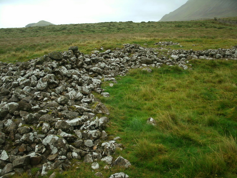 Click for full size image of Hafoty-Fach cairns (PID:142884) Hafoty-Fach cairns