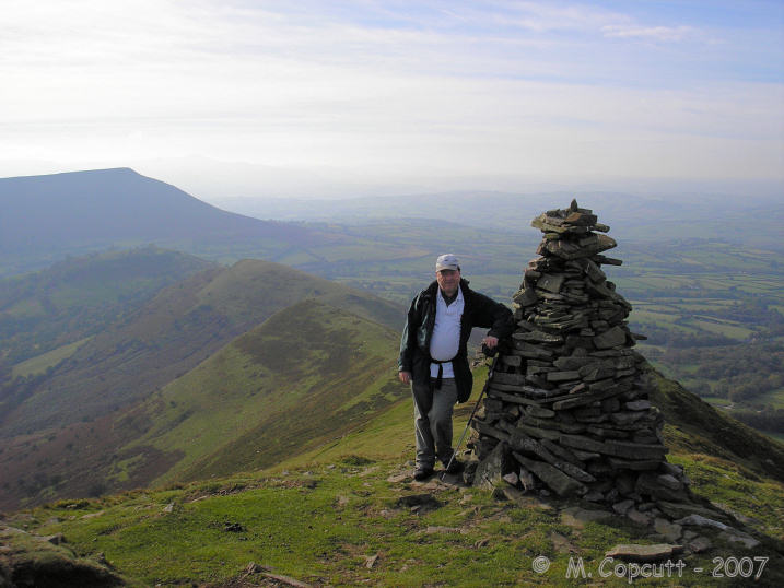 Click for full size image of Bwlch Bach a'r Grib cairns (PID:34663) Bwlch Bach a'r Grib cairns