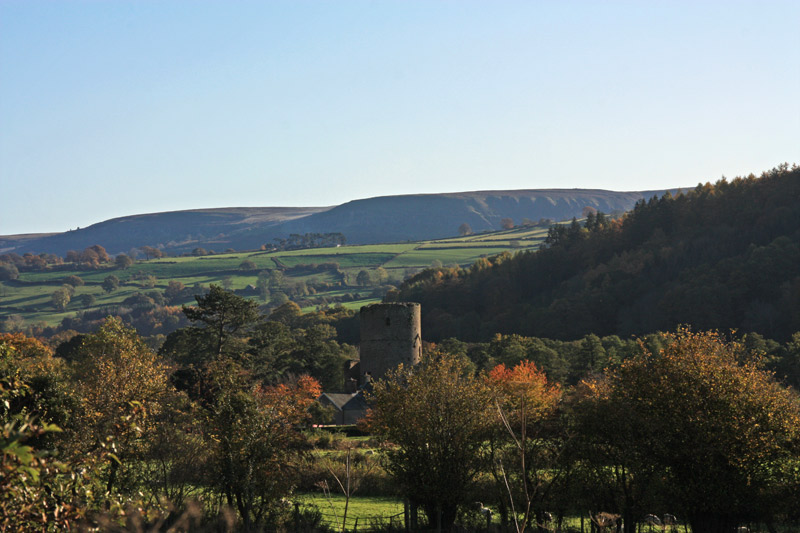 Click for full size image of Cairn south of Eglwys Faen (PID:84555) Cairn south of Eglwys Faen