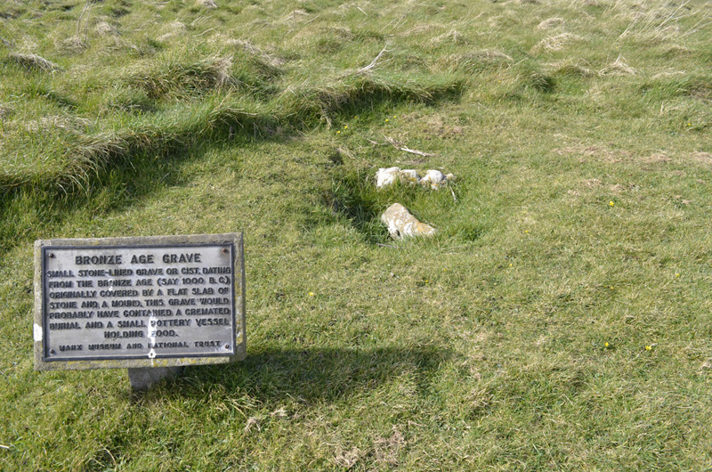 Bronze age grave at 54.079720N, 4.681830W