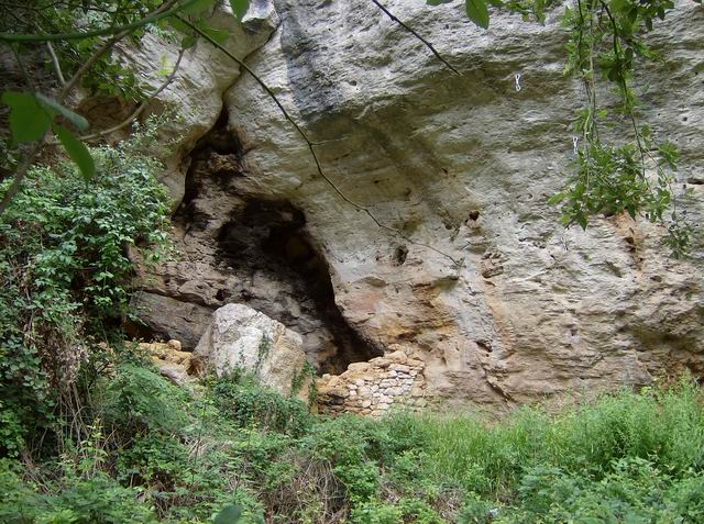 Photo 4:Pian del Ciliegio Rock Shelter: the Altar in front of cave F 3. 