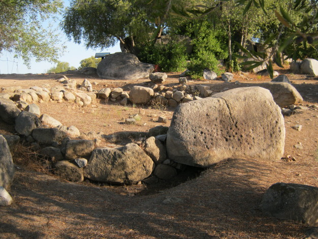 S'Ortali 'e Su Monte Nuraghe and settlement