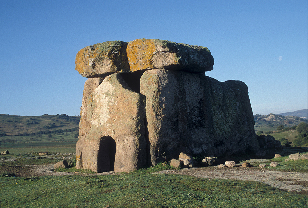 Click for full size image of Sa Coveccada Dolmen (PID:140476) Sa Coveccada Dolmen