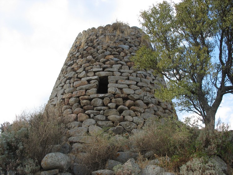 Nuraghe Madrone - view from the South. Like more than 90 % of the nuraghi Madrone it has an entrance opening to the South (photo taken on September 2009).
