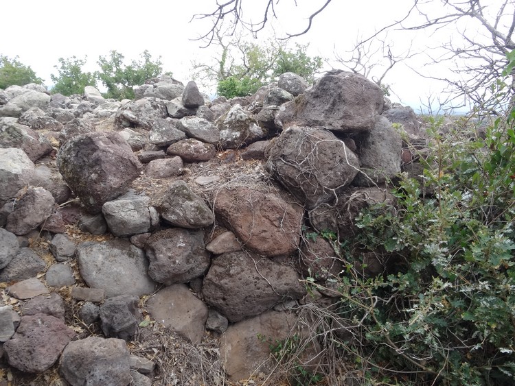 Nuraghe Pitziogu in its NW part (photo taken on September 2017).