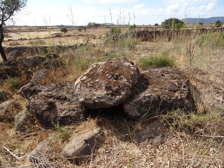 Arbu 2 Dolmen