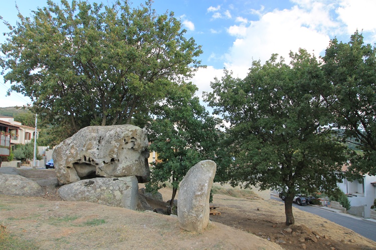 S'Eredadu Menhir