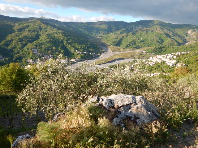 upper part of grottona facing the Patrì river valley