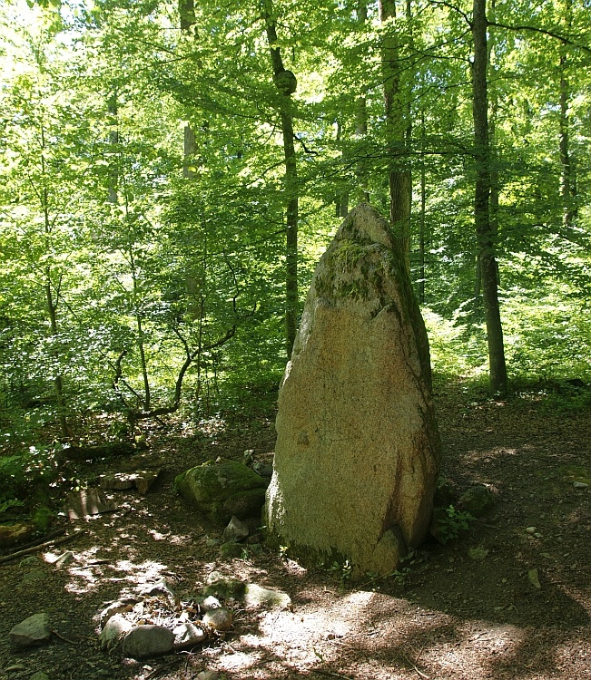 Les Devens Menhir de Gorgier