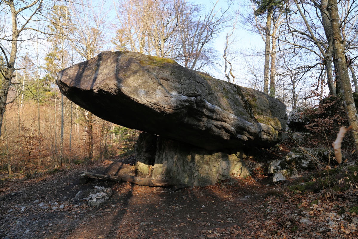 Findling Holenstein