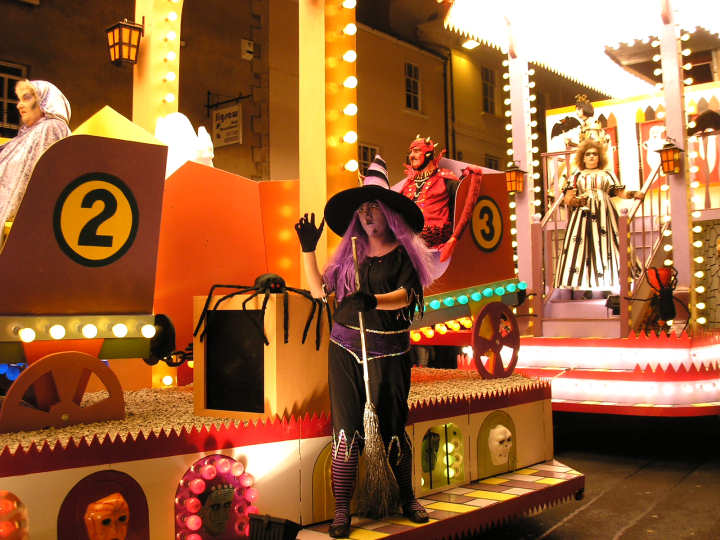 Wells Carnival, Friday 11 November 2005.

In Somerset, we celebrate this time of year with big illuminated carnivals, touring around the major towns in the county. The Biggest Carnival is at Bridgewater (said to be the biggest illuminated carnival in the world, even bigger than Rio), with its links to the Gunpowder Plot, of which this year was the 400th anniversary.

A wonderful spectacle, one