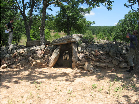 Click for the gallery page to add comments and vote (PID:161679) Dolmen Belevren 4