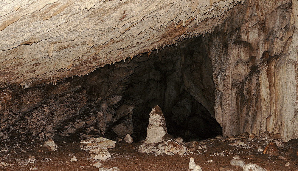 Nakovana Cave