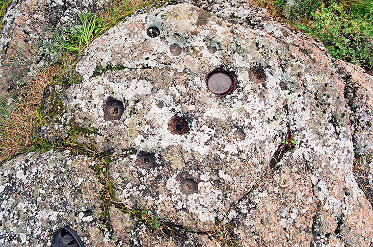 Click for full size image of Davini Great stone (Daviņu Lielais akmens) (PID:59243) Davini Great stone (Daviņu Lielais akmens)