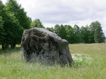 Luknių akmuo