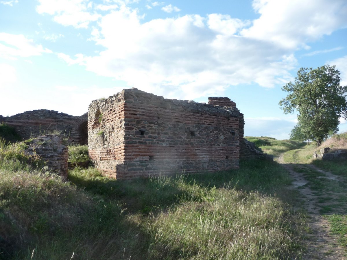 Rampert wall acropolis