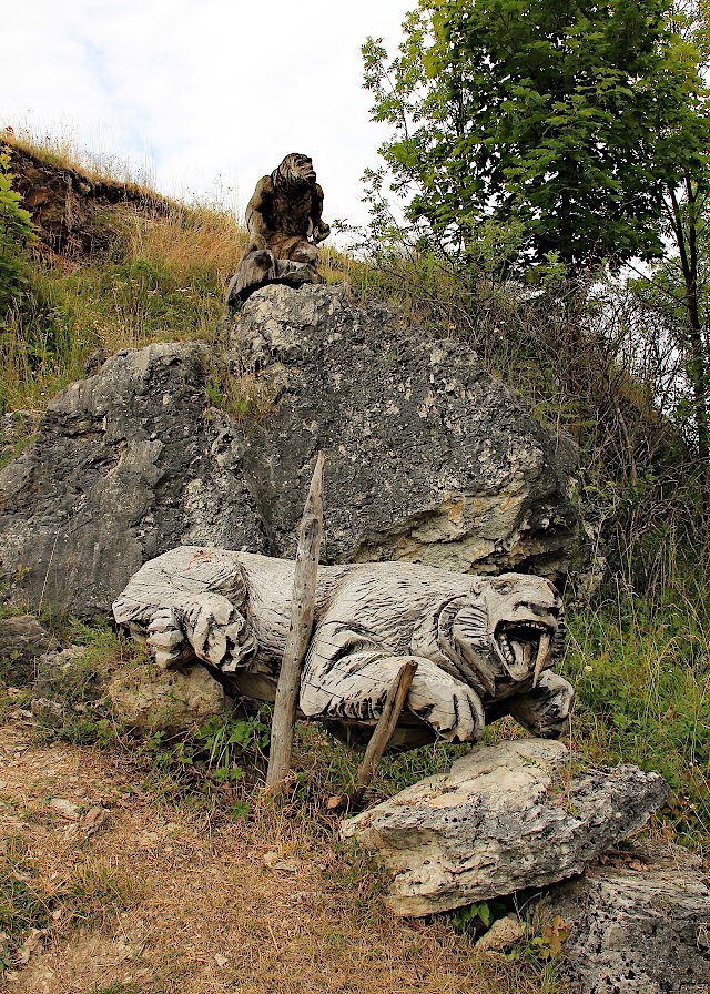 reproduction of a Neanderthal and a saber-toothed cat