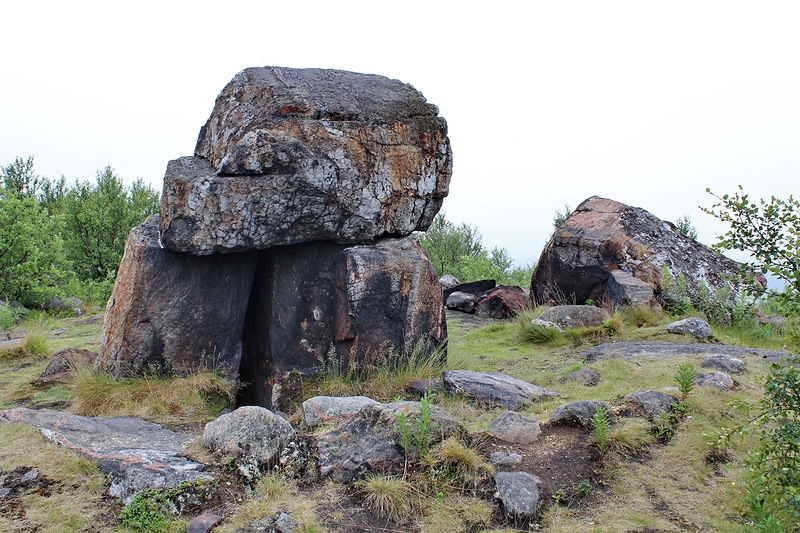 Crow Stone complex