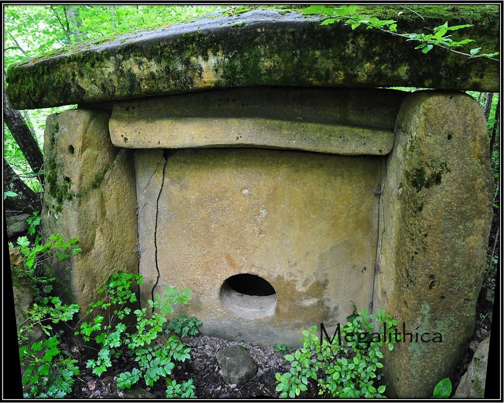 Click for the gallery page to add comments and vote (PID:152912) Dolmen Fars River 1