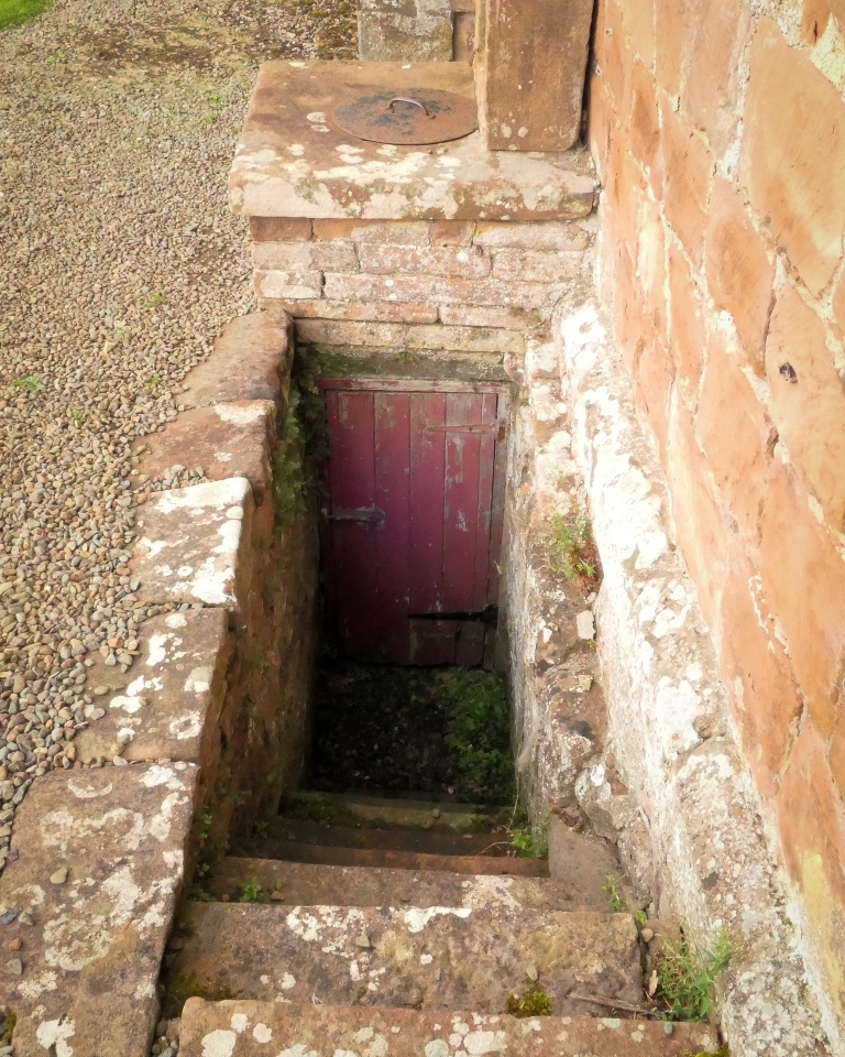 Click for the gallery page to add comments and vote (PID:309780) St Oswald's Well (Kirkoswald)