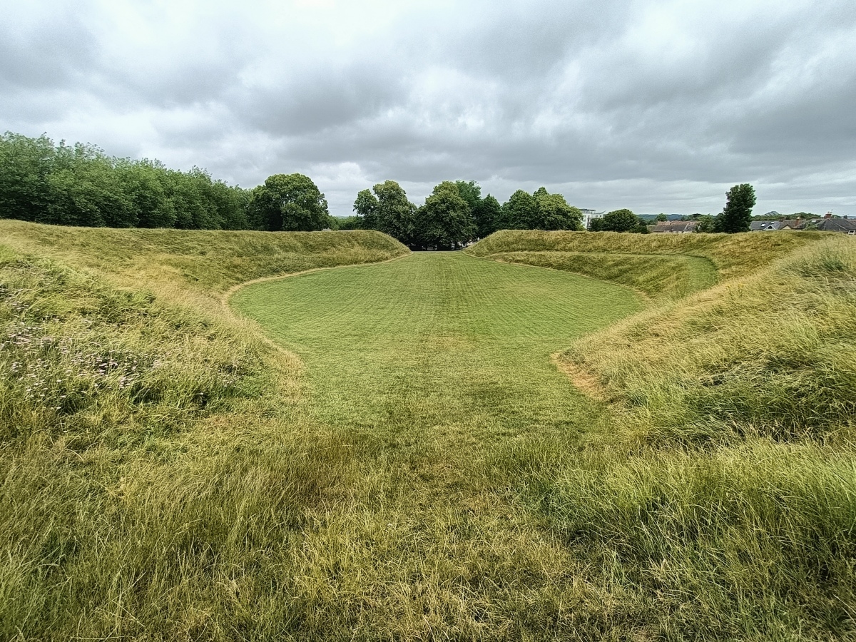 Maumbury Rings Henge : The Megalithic Portal and Megalith Map:
