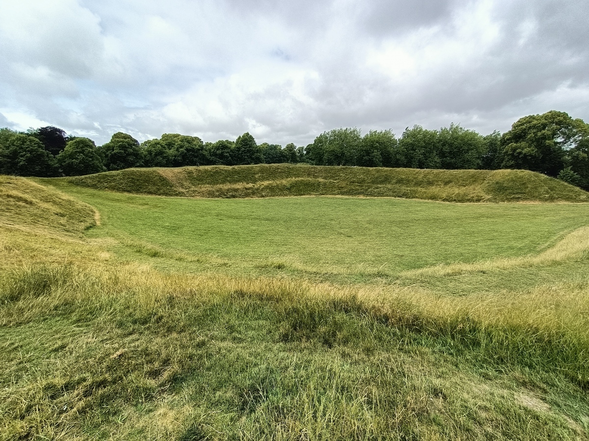 Maumbury Rings Henge : The Megalithic Portal and Megalith Map: