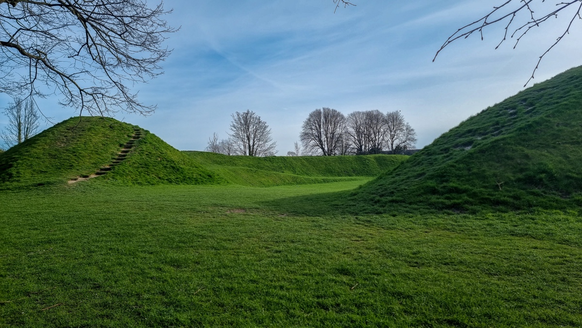 Maumbury Rings Henge : The Megalithic Portal and Megalith Map: