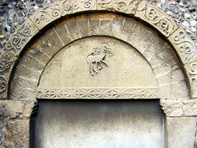Birchanger Carved animal above the tympanum. A stag, a horse or the Agnus Dei? Why has the head of the animal been defaced?
Saxo-Norman south and west doorways.
Essex. TL 507228