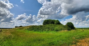 Three Hills Barrows, Woodford