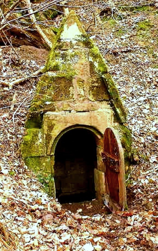Click for the gallery page to add comments and vote (PID:58691) St John's Holy Well