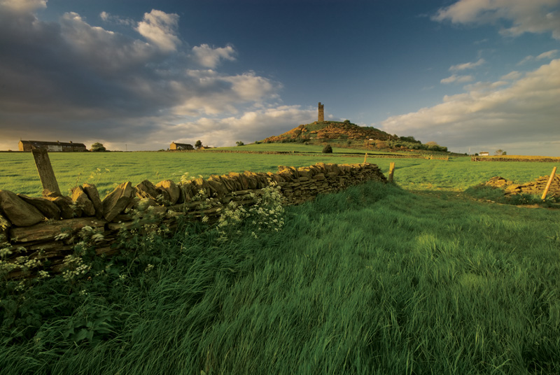 Castle Hill from the nearby fields off Ashes Lane.