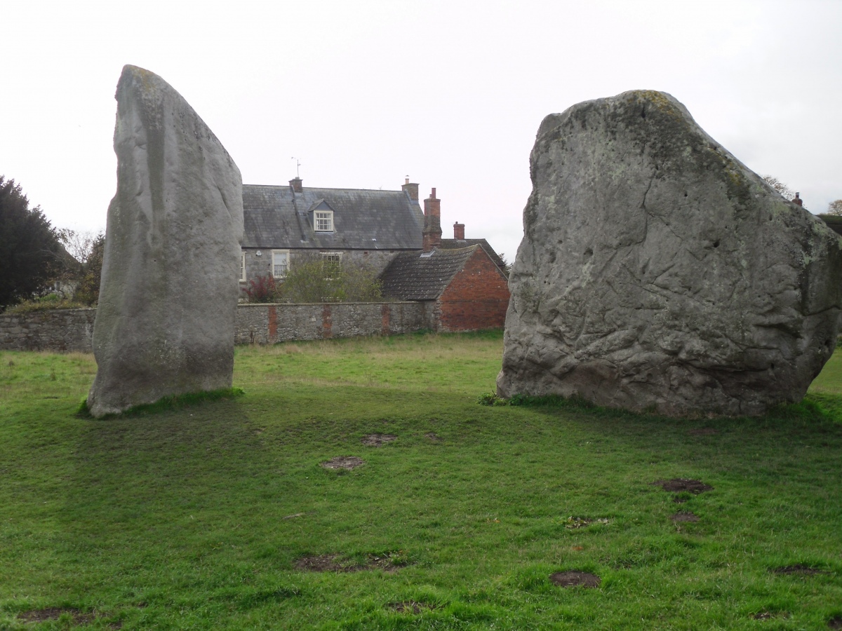 Click for the gallery page to add comments and vote (PID:273363) Avebury - The Cove