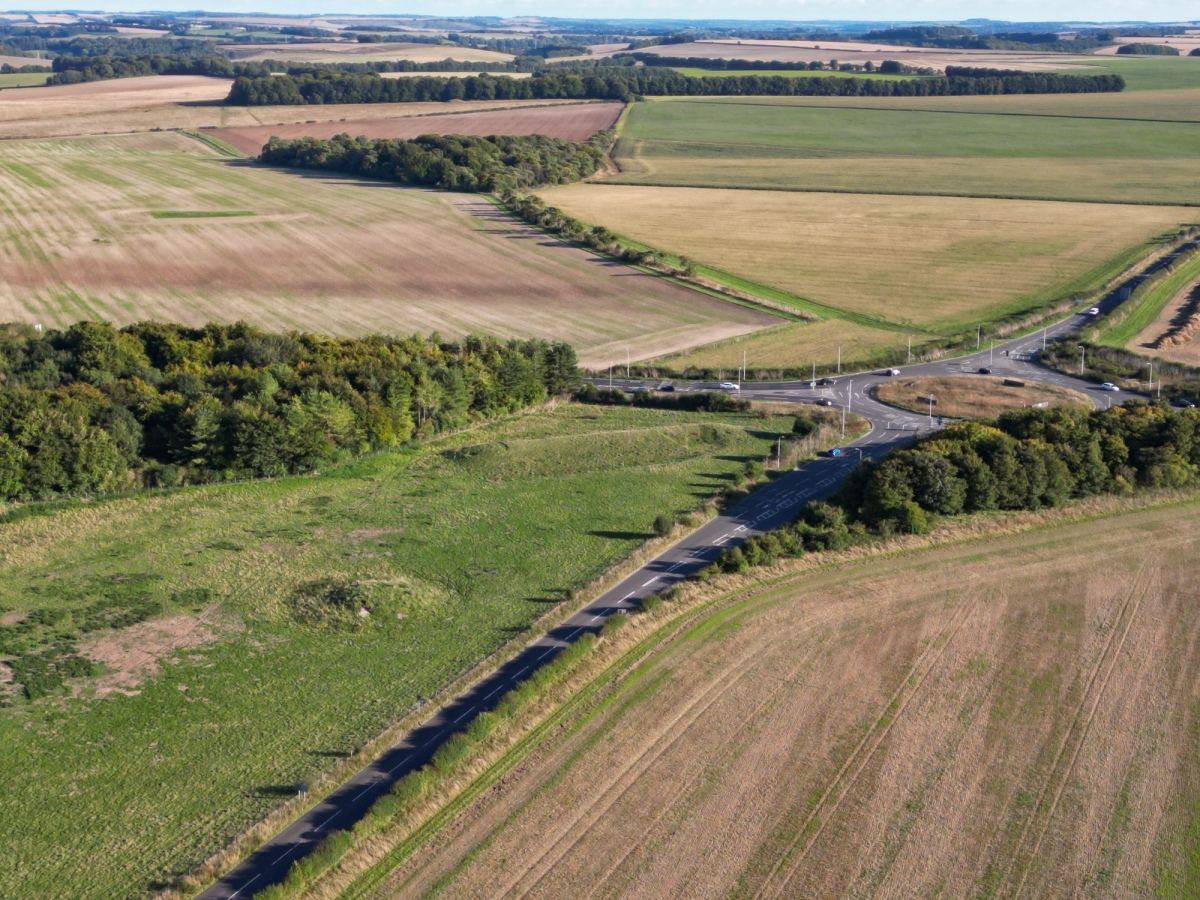 Click for the gallery page to add comments and vote (PID:277189) Winterbourne Stoke Crossroads Long Barrow