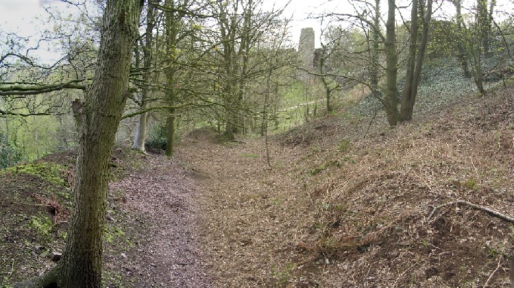 The remains of the prehistoric hillfort are very hard to detect; the place they are most in evidence are either side of the gatehouse to the outer bailey. This is either side of the main route to the top of the mediaeval castle.

Some of the medieaval walls were actually built using existing earthworks from the earlier fortification to aid defence. These earthworks are most in evidence when the 