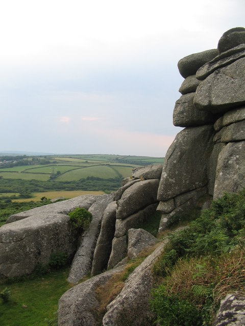 Helman Tor
A view looking justr west of north towards the rocks of Helman Tor. There is something reminiscent of Easter Island about this profile.

Copyright Phil Williams and licensed for reuse under the Creative Commons Licence.