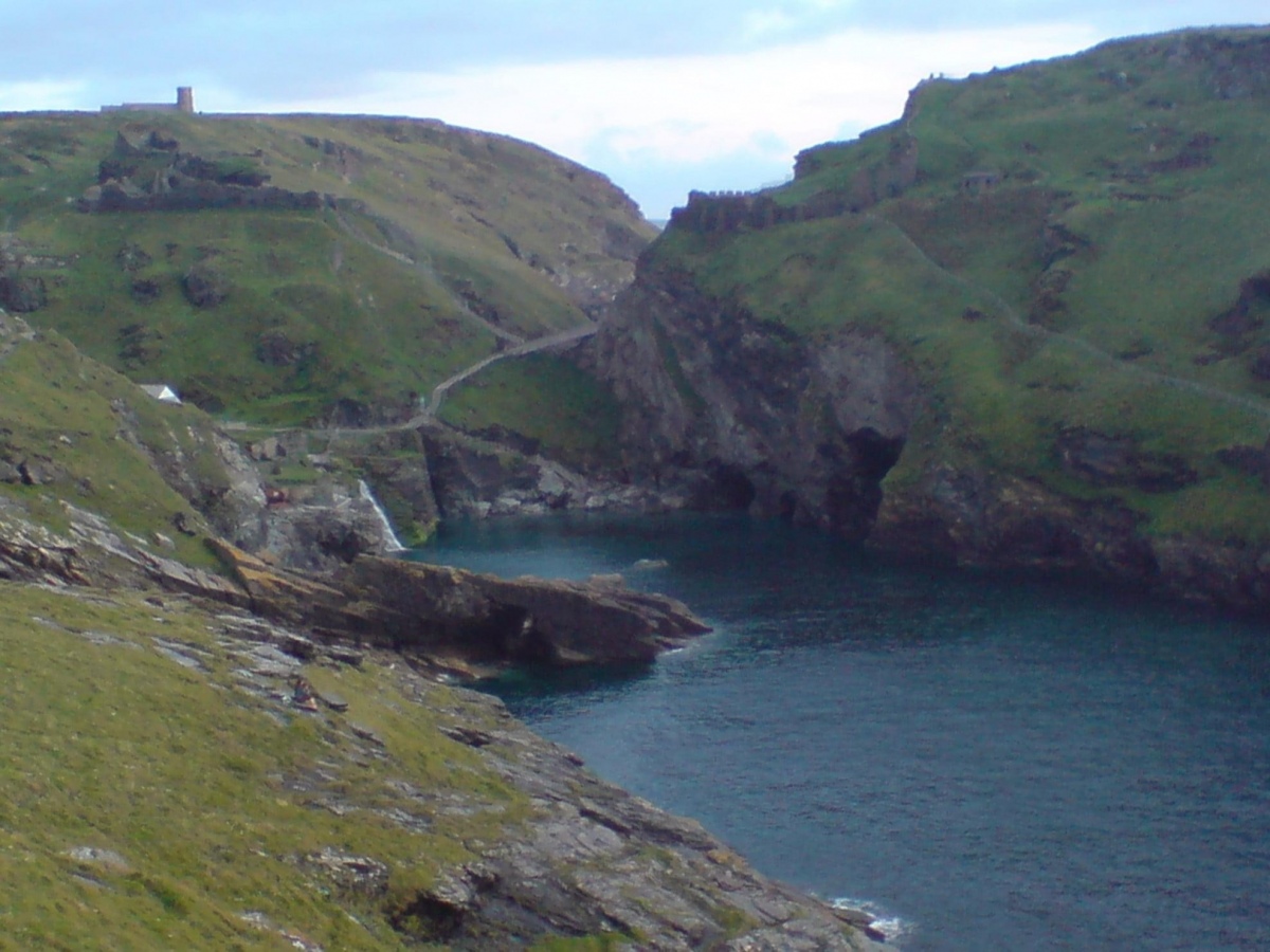 Merlin's Cave (Cornwall) Cave or Rock Shelter : The Megalithic Portal ...