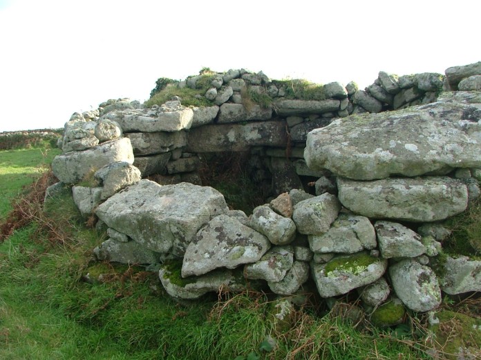 Click for the gallery page to add comments and vote (PID:10606) Bosporthennis Beehive Hut