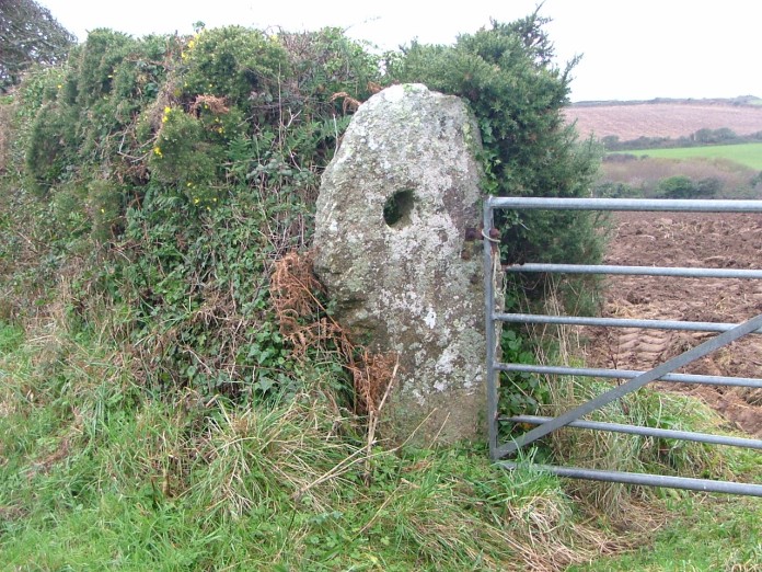 Click for the gallery page to add comments and vote (PID:10597) Merry Maidens Holed Stone